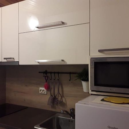 Apartments Carev 1293 Езера Экстерьер фото
