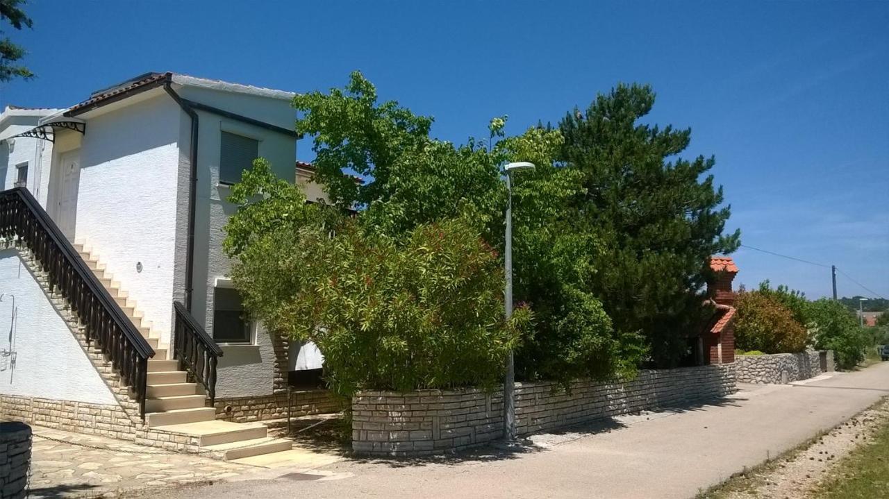Apartments Carev 1293 Езера Экстерьер фото
