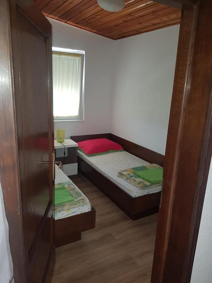 Apartments Carev 1293 Езера Экстерьер фото