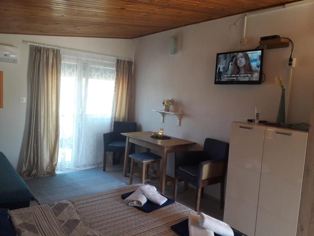 Apartments Carev 1293 Езера Экстерьер фото
